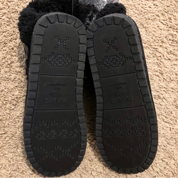 ❤️ NWT Muk Luks Black and white cozy booties - Picture 8 of 11